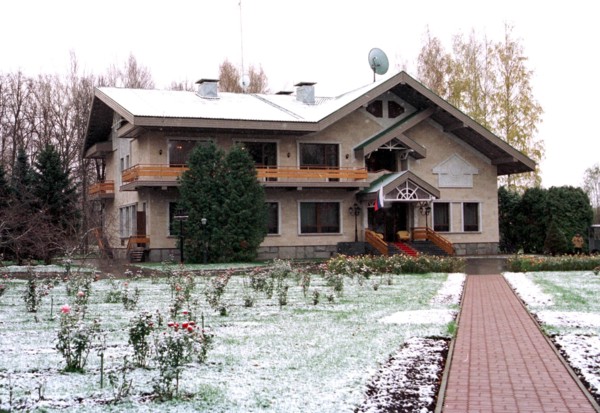 Moscow, russia, october 18, 1999, the presidential countryside residence russ (zavidovo), where russian president boris yeltsin is recuperating after a bout of flu, pictured on monday, october 18, 199...