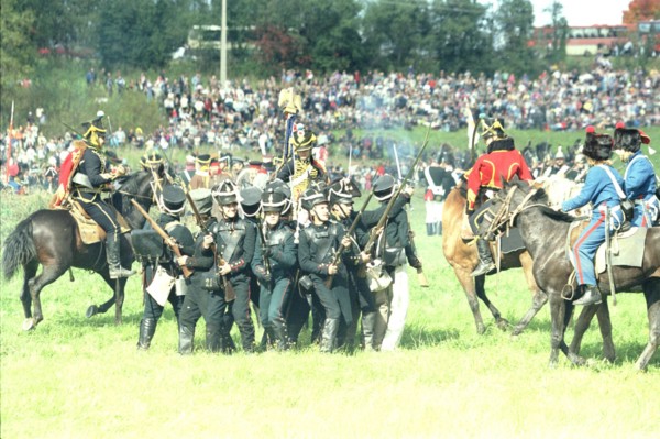 On september 7, 1998, quite like in 1812, contemporary banners of the russian and the french armies were raised on the borodino field
