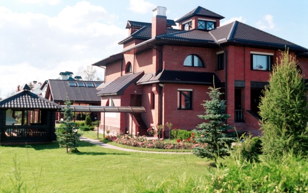 Moscow region, russia, july 19, 2000, the country-house of v, gusinsky in chigasovo, moscow region (in pic) arrested among other property of the media magnate by the prosecutor-general's office, gusin...