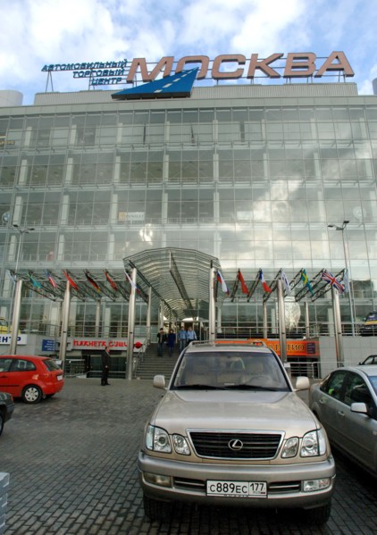 Moscow, russia, may 3, 2006, outside the moskva automobile trade center on kashirsky motorway in moscow.