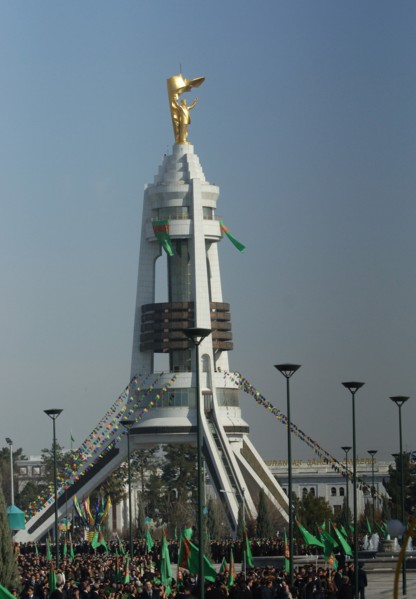 A view of the arch of neutrality in ashgabat, turkmenistan, 2007.