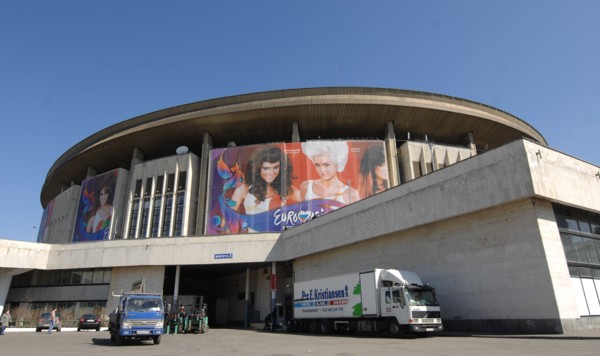 Moscow, russia, april 23, 2009, a huge billboard bearing the logo of 2009 eurovision song contest is installed on the outside wall of olimpiysky sports complex in central moscow.