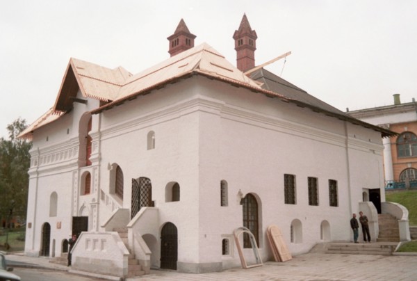 Stary angliysky dvor (the old english embassy, a branch of the museum of moscow city history in varvarka street, moscow, russia.