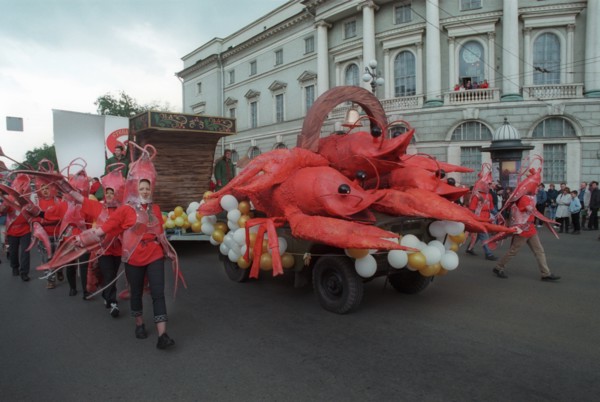 Annual beer festival, nevsky prospekt, st, petersburg, russia, float of famous st, petersburg brewer stepan razin, featuring crawfish theme (beer speciality), 2000.