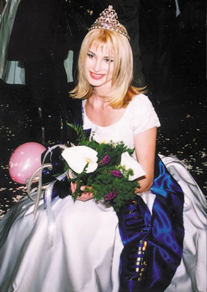 Khabarovsk,russia, february 5 2003: yulia cinyavina (ops) , the 11-th form student from the city of khabarovsk won the top title at the 'miss far east-2001' contest on sunday, she will represent the f...