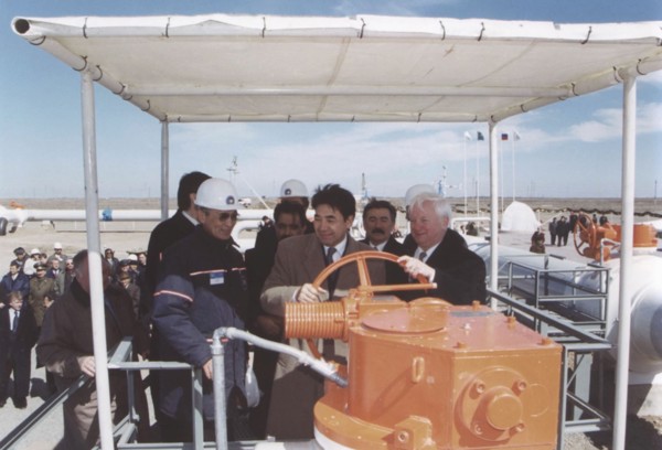 Ceremony at atyrau as the caspian pipeline consortium started pumping oil into the pipeline