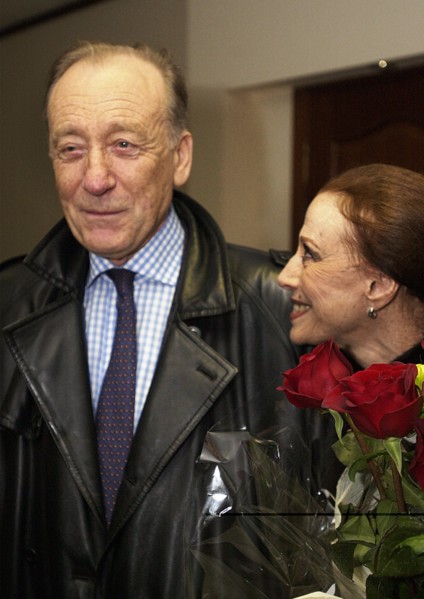 Moscow, russia, november 25 2002: composer rodion schedrin and his wife maya plesetskaya (r) smile following the press-conference over the international music festival 'rodion schedrin, self-portrait'...