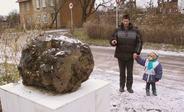 Kaliningrad, russia, december 5 2002: a meteorite (in pic) found in a sand pit near mamonovo was placed on a marble pedectal in a street of kaliningrad, (photo igor zarembo).