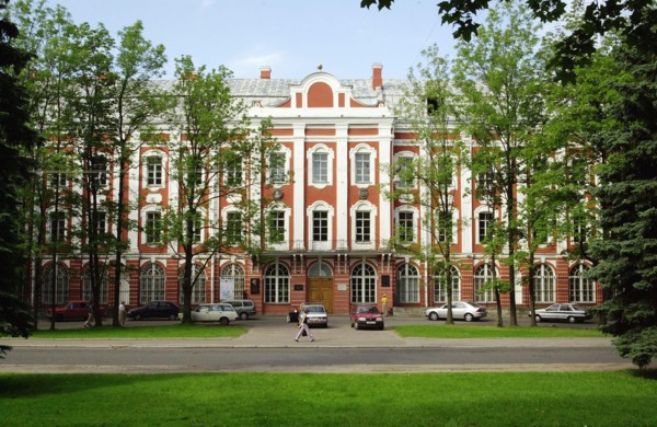 The main building of the st, petersburg state university (formerly leningrad state university), 2003.