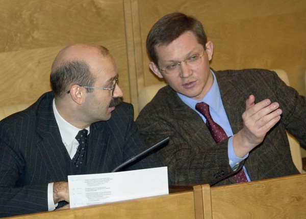 Vladimir ryzhkov (right) member of the russian federation duma (parliament), at the state duma's first plenary sitting, december 2003.