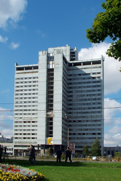 A view of hotel sport a few minutes before it was brought down by a pinpoint blast, in moscow's leninsky avenue, urban redevelopment, moscow, russia, 9/04.