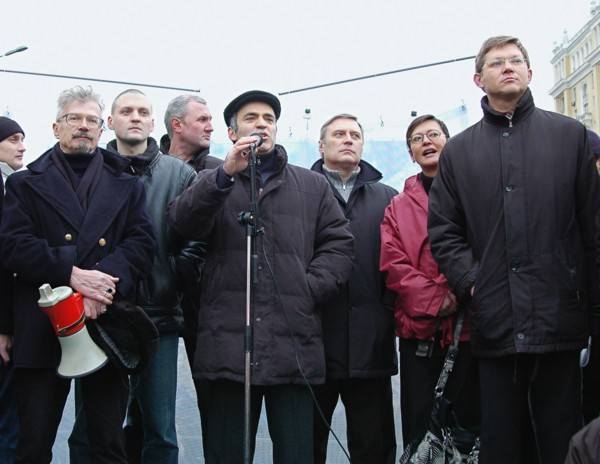 National bolshevik party (nbp) leader eduard limonov, united civil front leader garry kasparov, state duma deputy vladimir ryzhkov, l-r, foreground, our choice (nash vybor) party leader irina khakamad...