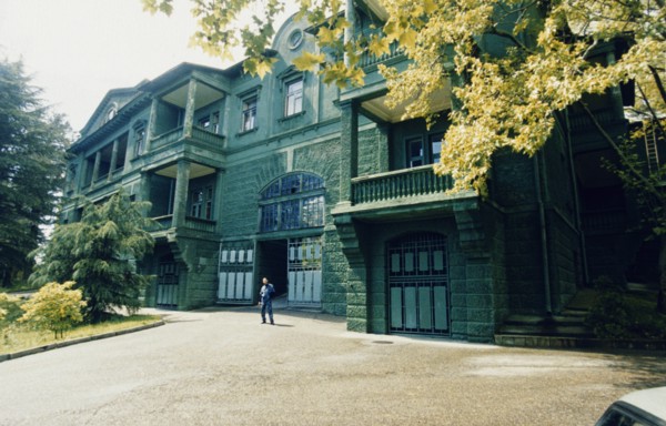 Joseph stalin's former dacha, built in the 1930s on the grounds of the zelenaya roscha sanatorium in the krasnodar region near the black sea.