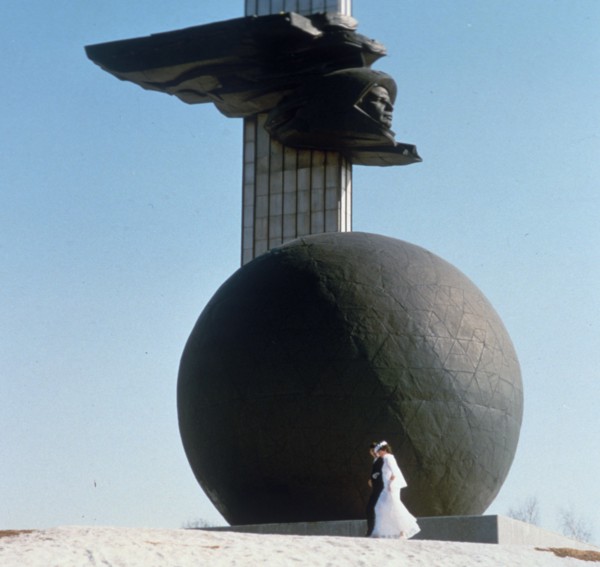 Newlyweds visiting the monument to konstantine tsiolkovsky and yuri gagarin in kaluga, russia.