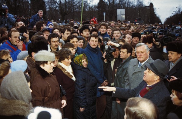 Mikhail gorbachev speaking to residents in the street in siauliai, lithuanian ssr, january 12, 1990.