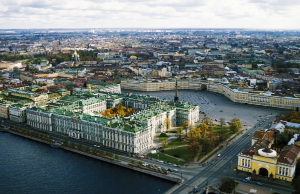 Aerial view of the winter palace and palace square in st, petersburg, russia, 2000.