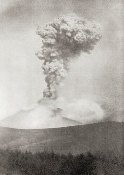 Asama-Yama in eruption