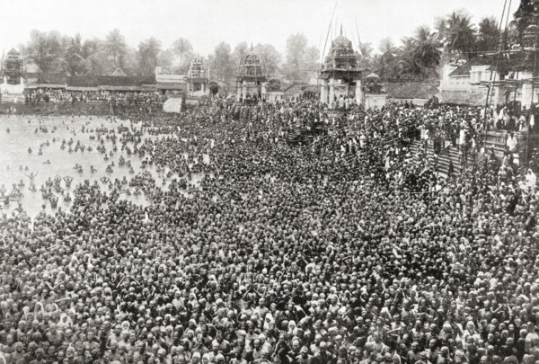 Thousands of Hindus bathing in the sacred River Ganges