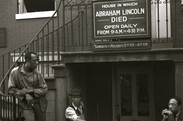 Washington, D.C. house where Lincoln died. Negroes out front