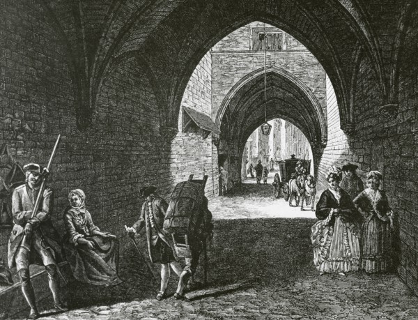 Vaulted passage under the "Petit Chatelet".