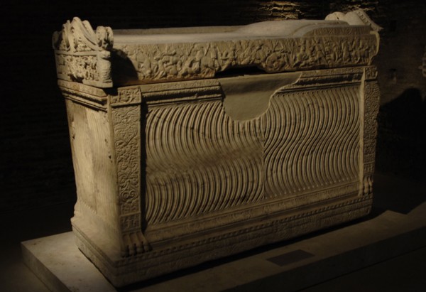 Roman sarcophagus strigilato.