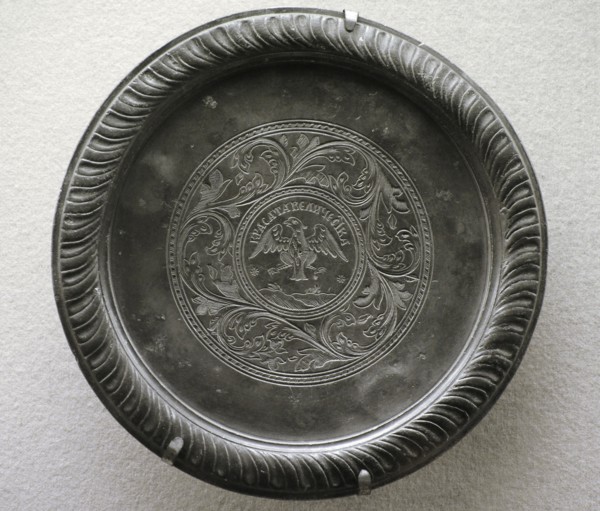 Engraving the eagle and the inscription: Beauty of Majesty.
