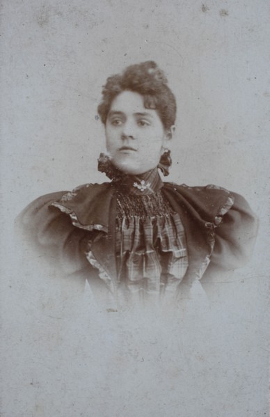 Frau
