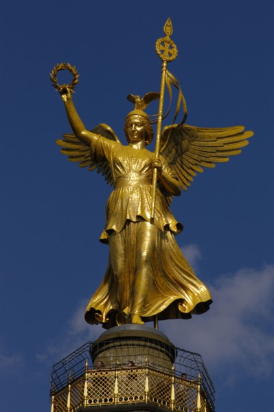 Bronze sculpture of Victoria