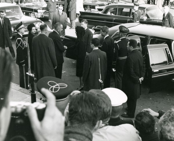 Funeral LBJ speaking to Jackie Kennedy