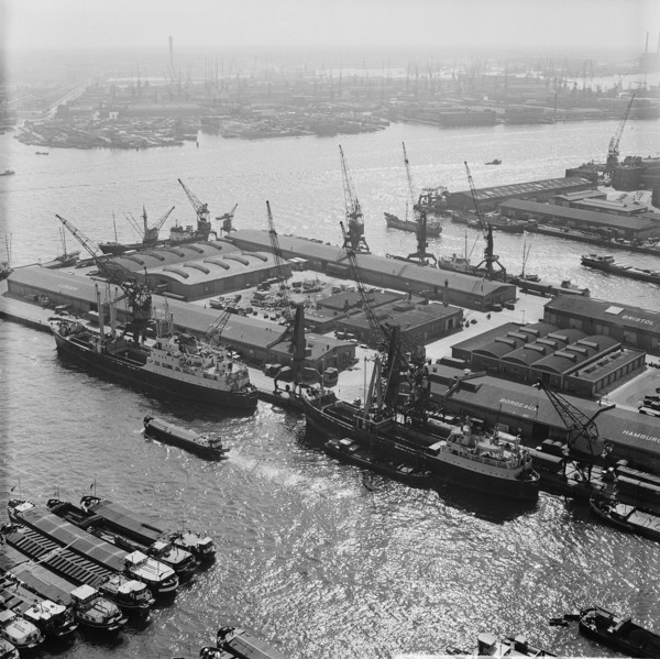 The port of Rotterdam / Date April 22, 1964 / Location Rotterdam, South Holland.