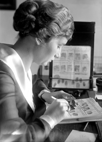 Navy Department, U.S. Intelligence Bureau, Finger Print Department circa 1918 (Clerk Marie S. Dahm) .