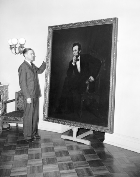 White House gets Lincoln portrait painted by by G.P.A. Healy through will of Mrs. Robert Todd Lincoln. Washington, D.C., March 22, 1939. .