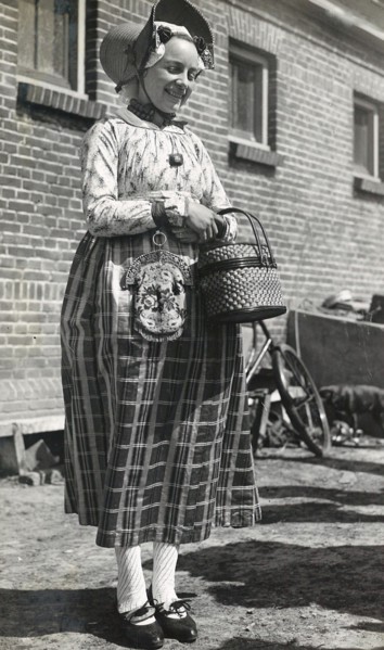 West Frisian wedding Location: Stompetoren: 1942.