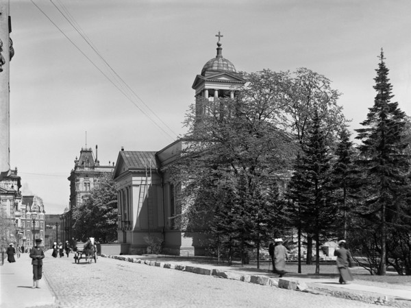 Helsinki Old Church on Antinkatu (now Lönnrotinkatu). 1908 Helsinki.