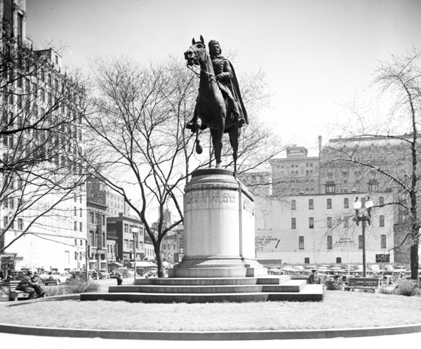 Statue: General Pulaski circa 1936.