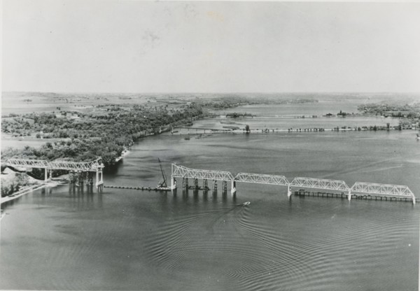 Wisconsin-Minnesota Interstate Highway Bridge Construction