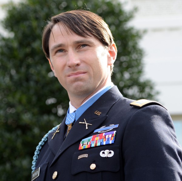 Former Army captain receives Medal of Honor at White House