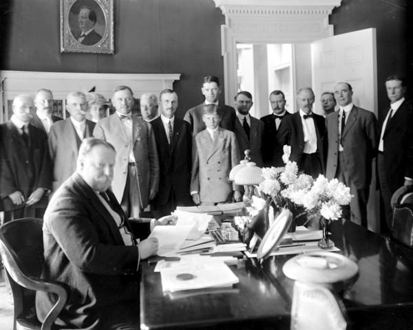 President William Howard Taft signing Arizona statehood bill.