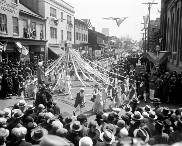 School children march in parade to welcome Apple Blossom Festival