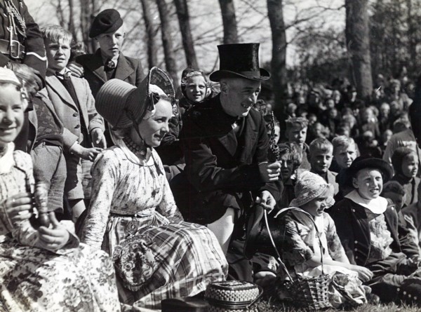 West Frisian wedding Location: Stompetoren: 1942.