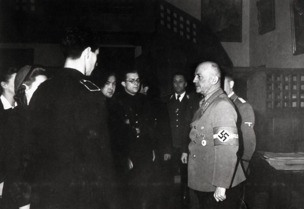 Visit of the spanish youth leader to a Nazi Officer