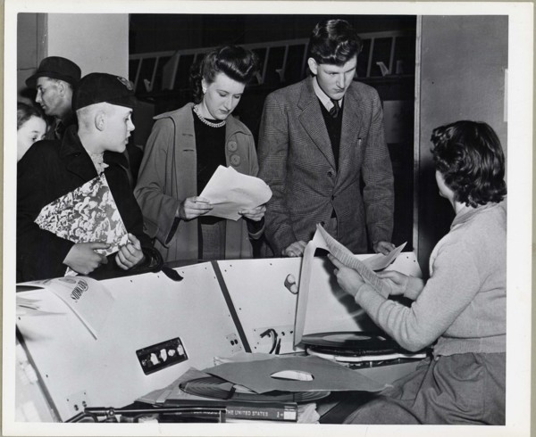 Visitors at the USIS Music Desk, London ca. 1950