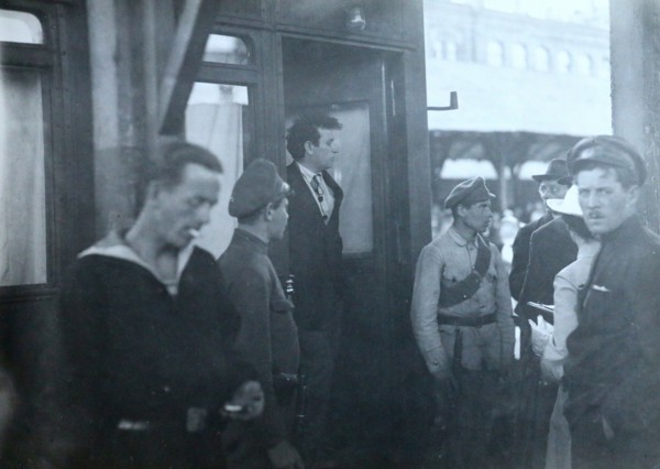 A la Gare Nicolas-Grigori Zinoviev