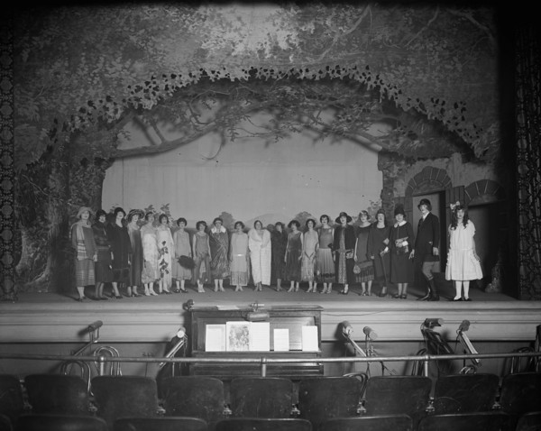 Uncle Sam's Follies performers  ca.  between 1910 and 1925