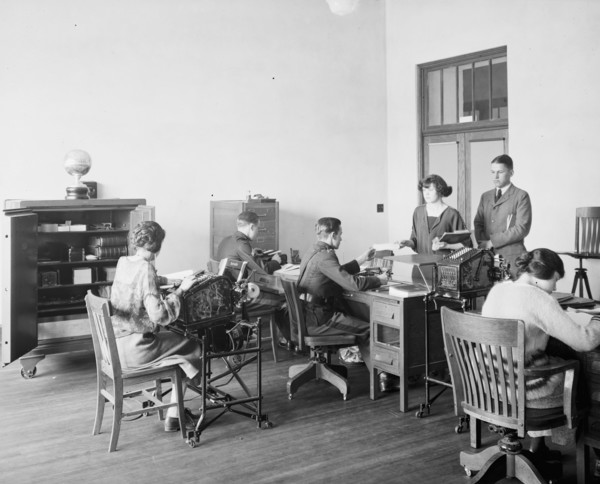 Eastern High School students, Bank, [Washington, D.C.] ca.  between 1910 and 1920