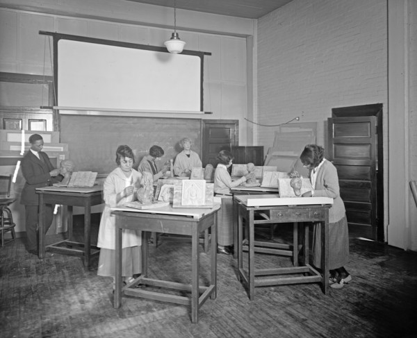 African American students in art class at Howard University, [Washington, D.C.]. ca.  between 1910 and 1920