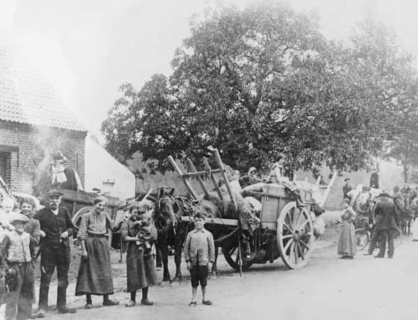 Refugees on road between Halines & Brussels. ca.  between 1910 and 1920