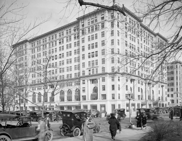 Building at corner of 15th and K St., N.W., Washington, D.C. ca.  between 1910 and 1920