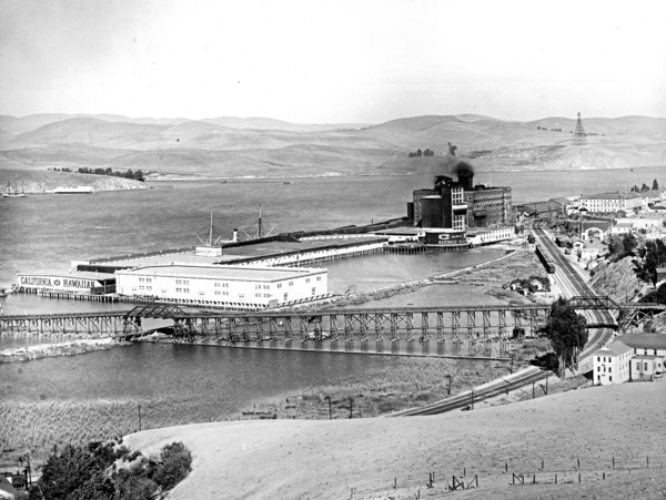 Plant of the California & Hawaiian Sugar Refining Company (C&H Sugar) Crockett, Cal. ca.  between 1910 and 1920