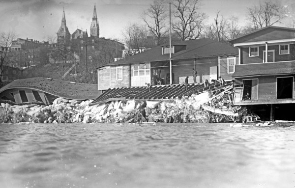 Potomac flood & ice, Georgetown, Washington D.C. ca. between 1909 and 1940